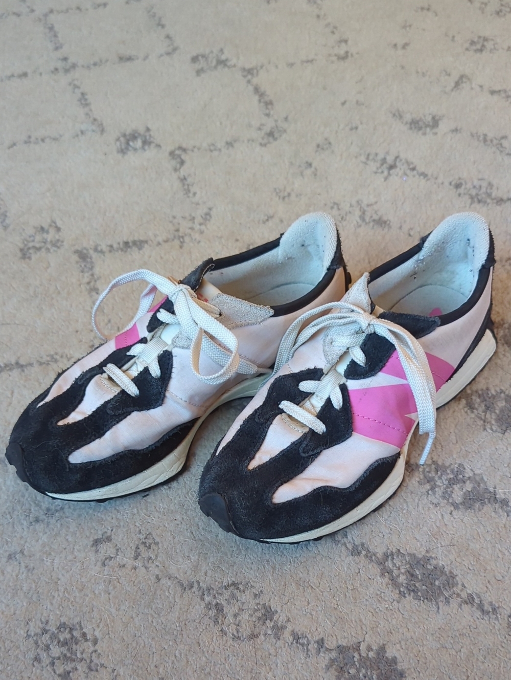 New Balance Kids 327 Black Suede And Pink
